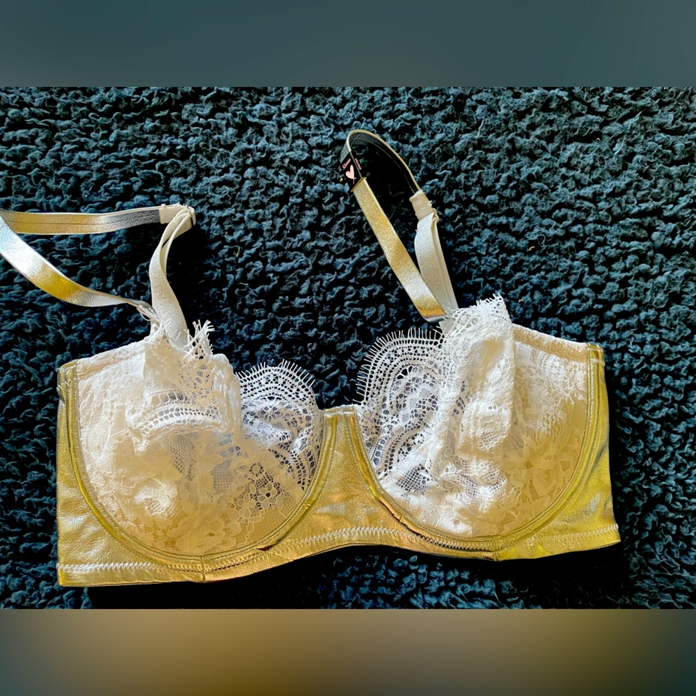 Victoria’s Secret Dream Angels push up without padding bra
